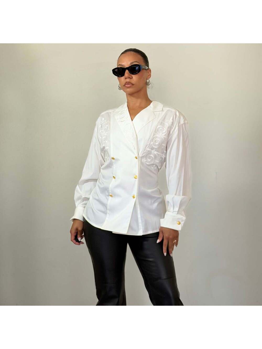 Escada - Picture 3 of 8